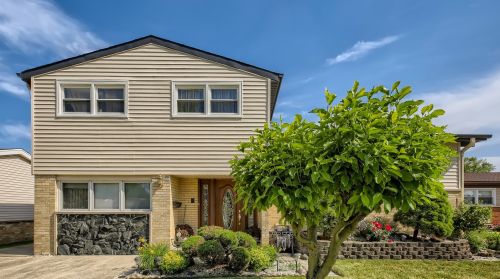 95 Jeffery Ln, Des Plaines, IL 60018-1218