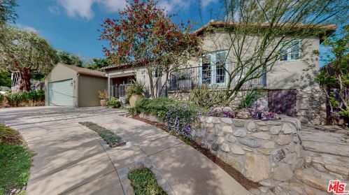 5448 Briggs Ave, Glendale, CA 91214-2207
