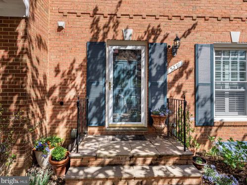 5271 Bradgen Ct, Springfield, VA 22151-3505