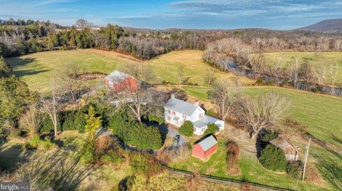 1410 Riverview Dr, Toms Brook, VA 22660-2202