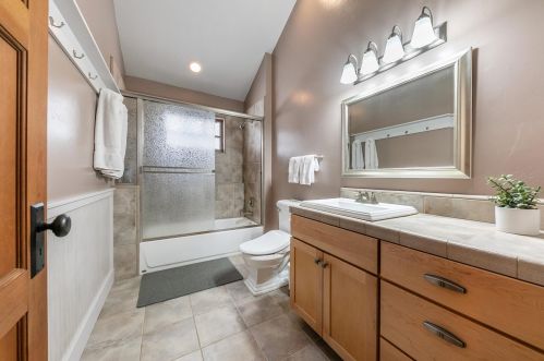 11874 Rainbow Dr, Truckee CA  96161-2761 exterior