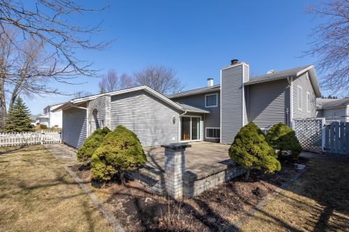 852 Shorewood Dr, Hanover Park, IL 60103-4756