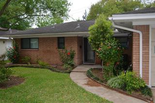 1409 Wisterwood Dr, Houston TX  77043-4236 exterior