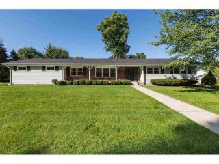 1980 Sweetbriar Ln, Rockford, IL 61107-1775