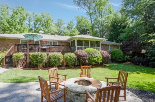 4670 Huntley Dr, Atlanta GA  30342-2728 exterior
