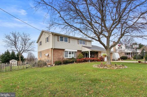 3131 Skylight Dr, York, PA 17402-9252