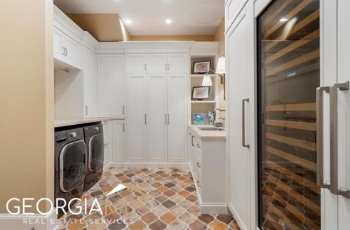 2990 Margaret Mitchell Dr, Atlanta GA  30327-1708 exterior