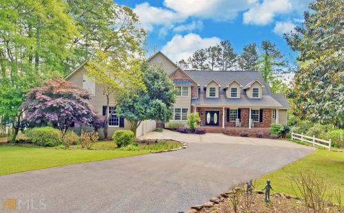 306 Attis Pointe Dr, Hartwell, GA 30643-2546
