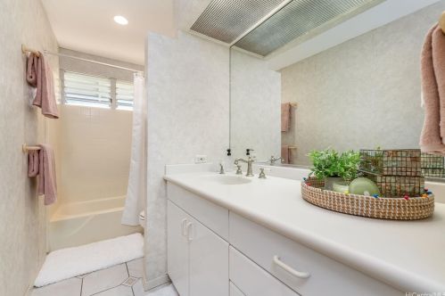 80 Makaweli St, Honolulu HI  96825-2147 exterior