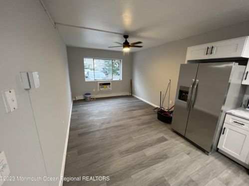 21 Leroy Pl, Tinton Falls, NJ 07701-1724