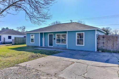 308 Kansas St, Morgans Point, TX 77571-5427
