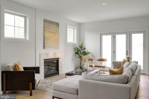 703 Bonifant St, Silver Spring MD  20910-5535 exterior