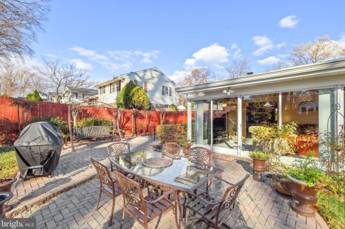 5209 Light St, Springfield VA  22151-2522 exterior