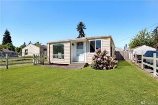 717 114th St, Tacoma WA  98444-3203 exterior