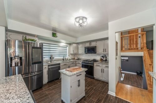 8212 Lyons St, Niles IL  60714-1336 exterior