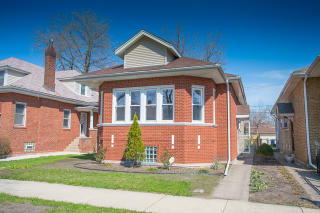 7921 Oglesby Ave, Chicago, IL 60617-1132