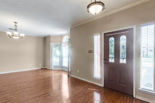 402 Baltusrol Cir, Garland TX  75044-5055 exterior