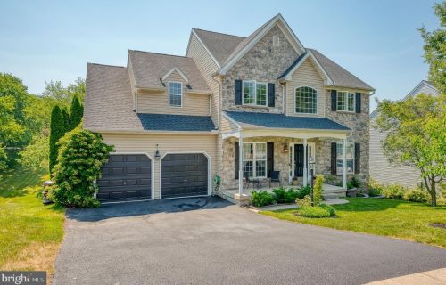 24 Eagleton Dr, York, PA 17407-1203