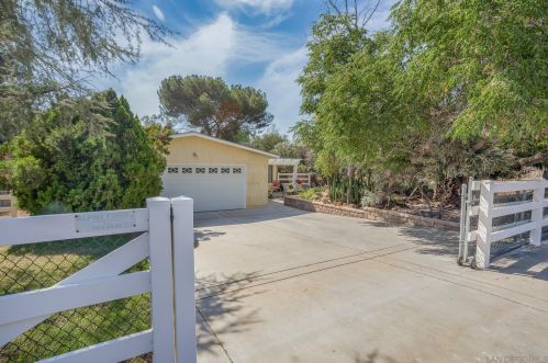 1027 Hunter St, Ramona, CA 92065-3125