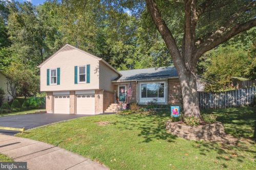 7610 Woodstown Dr, Springfield, VA 22153-3533