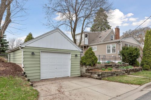 402 Bernard St, Saint Paul MN  55118-1611 exterior