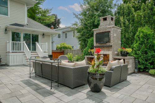 231 Douglas Ave, Naperville IL  60540-4409 exterior