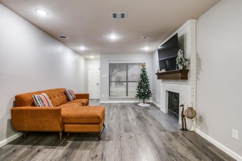 5725 Cancun Dr, Fort Worth TX  exterior