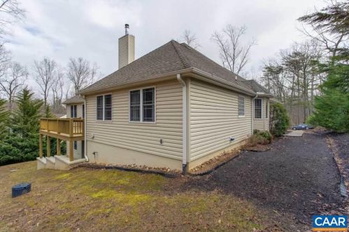 6 Corn Pone Ln, Bybee, VA 22963-2134