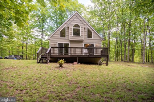 27 Glastonbury Dr, Hedgesville, WV