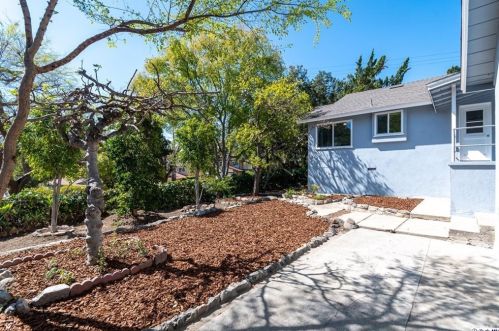 5124 Ln Crescenta Ave, Glendale CA 91214-2117 exterior