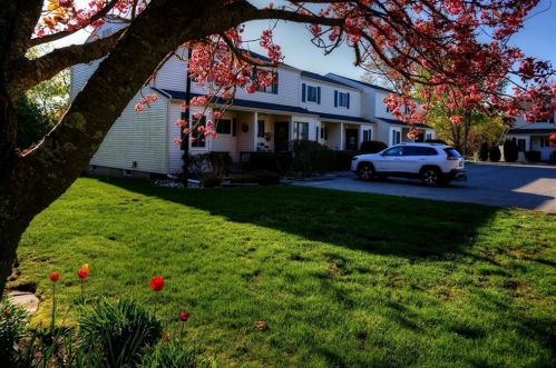 10 Beach Rd, Charlestown, RI 02813-1504