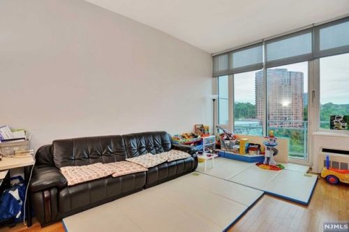 1817 Hudson Park, Edgewater, NJ 07020-1575