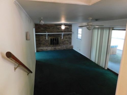 4382 Executive Dr, Stone Mountain, GA 30083-1752