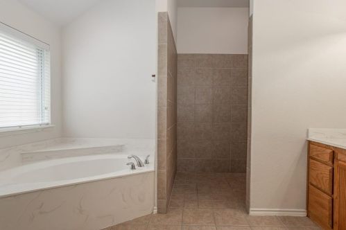 5424 Shasta Ridge Ct, Fort Worth TX  76123-2827 exterior