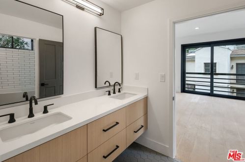 3523 Dixie Canyon Pl, Van Nuys CA  91423-4820 exterior