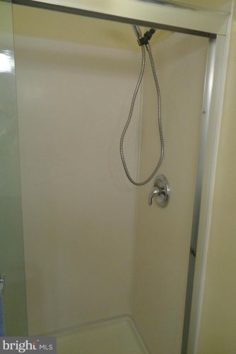 38 Topaz Ln, Trenton NJ 08690-3614 exterior