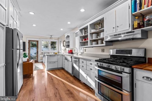 24 Evergreen Ln, Tavistock NJ  08033-1202 exterior