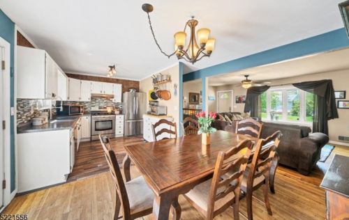 20 Lawrence Dr, Hackettstown NJ  07840-2510 exterior