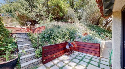 2471 Chevy Chase Dr, Glendale CA  91205-3085 exterior