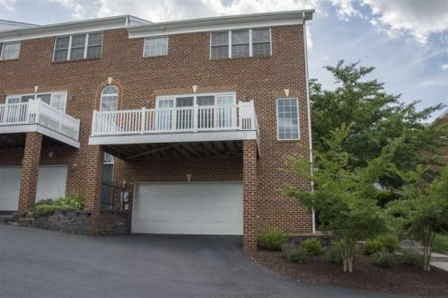 97 Blue Stone Hills Dr, Harrisonburg, VA 22801-5429
