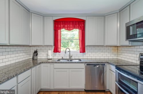 365 Big Oak Dr, Shepherdstown WV 25443-4598 exterior