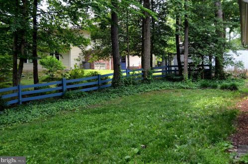 8715 Kenilworth Dr, Springfield VA  22151-1101 exterior