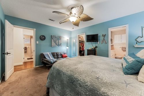 702 Timber Cv Dr, Taylor Lake Village TX 77586-4617 exterior