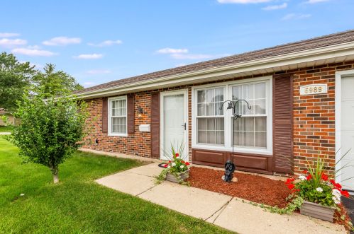 6989 Chestnut St, Hanover Park, IL 60133-3404