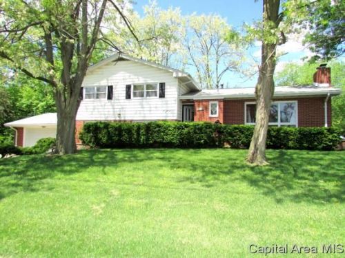 629 Lincoln St, Riverton, IL 62561-9529