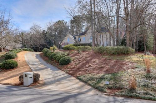 1775 Brandon Hall Dr, Atlanta GA  30350-3706 exterior