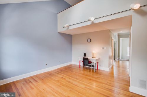 607 10th St, Philadelphia, PA 19147-1963