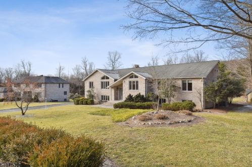 63 Taylortown Rd, Montville Township, NJ 07045-9763