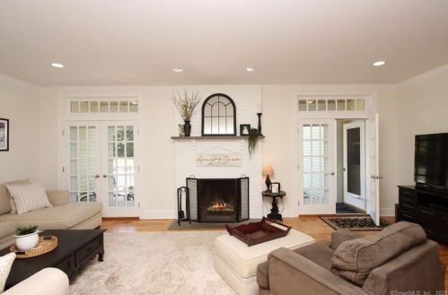 18 River View Ln, Woodbury, CT 06798-2700