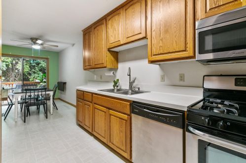 1718 Hickory Hill Dr, Saint Paul MN  55122-2410 exterior